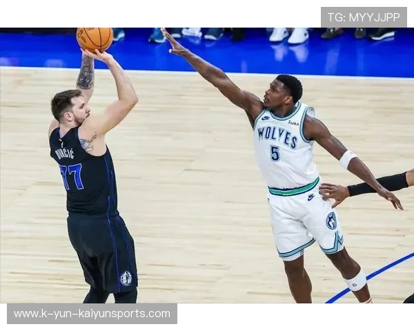 东契奇三分绝杀点燃赛场激情：科技遇见热血的瞬间